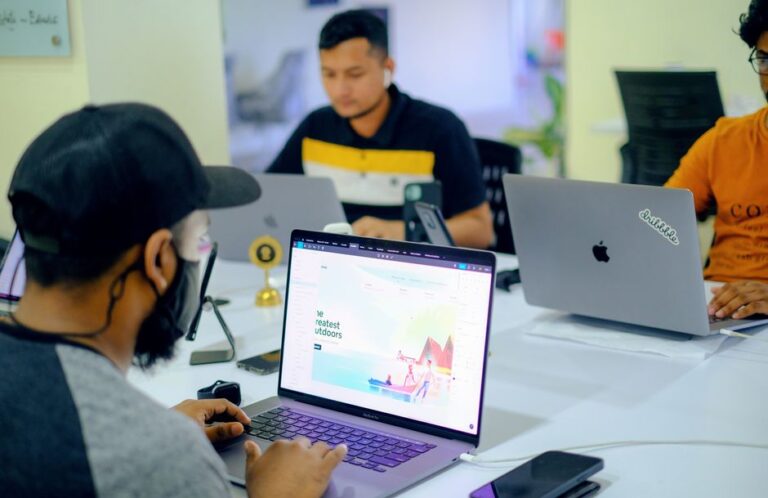 Web Development Company in South Florida: How to Choose (Dania Beach, Fort Lauderdale, Miami) — ReStartWeb AI